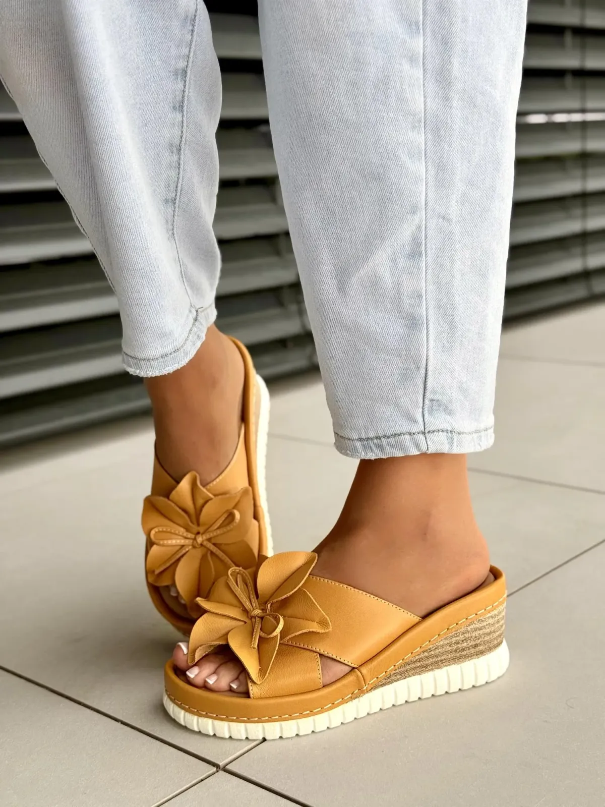 Klapki damskie ze skóry naturalnej