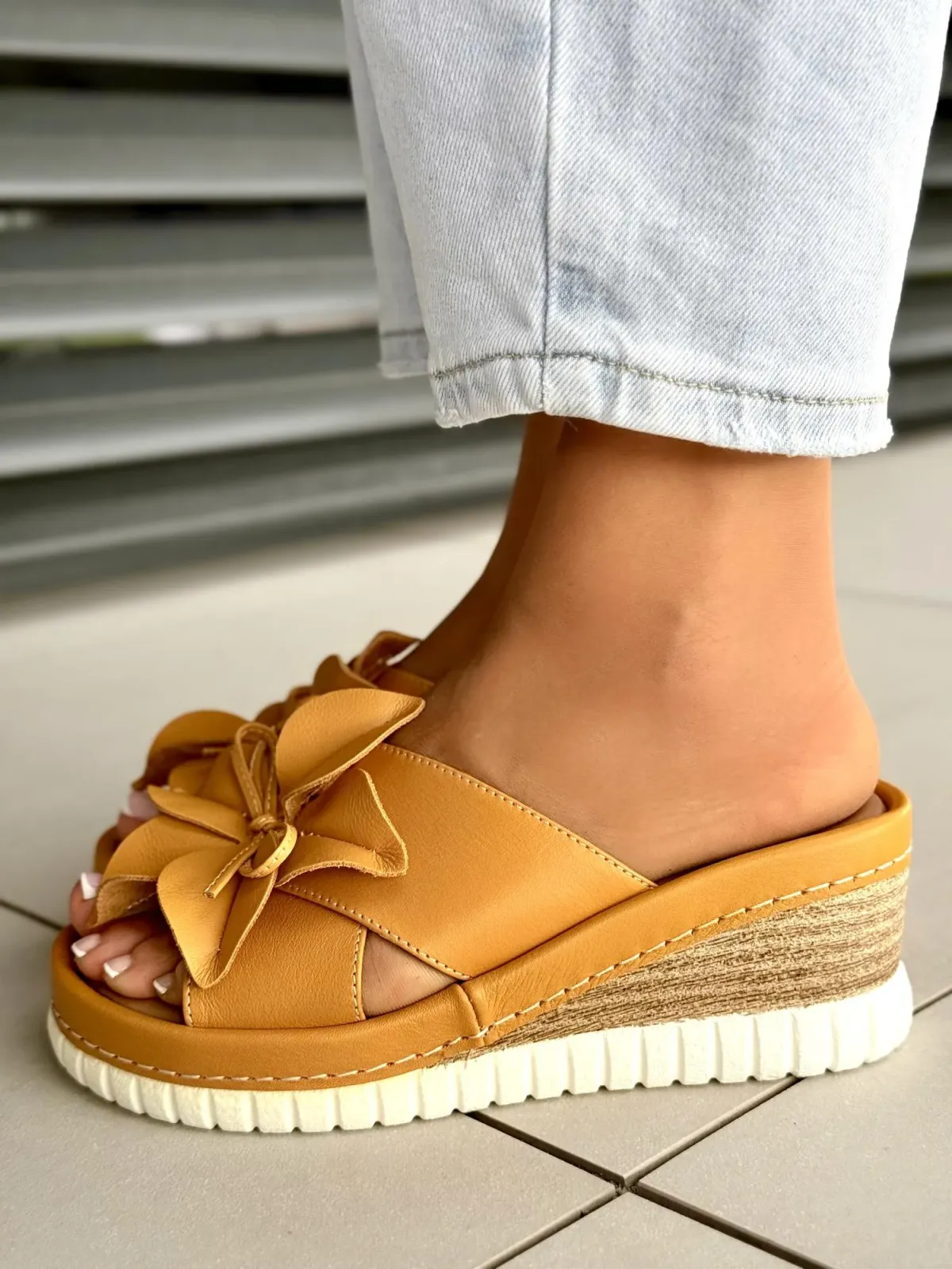 Klapki damskie ze skóry naturalnej