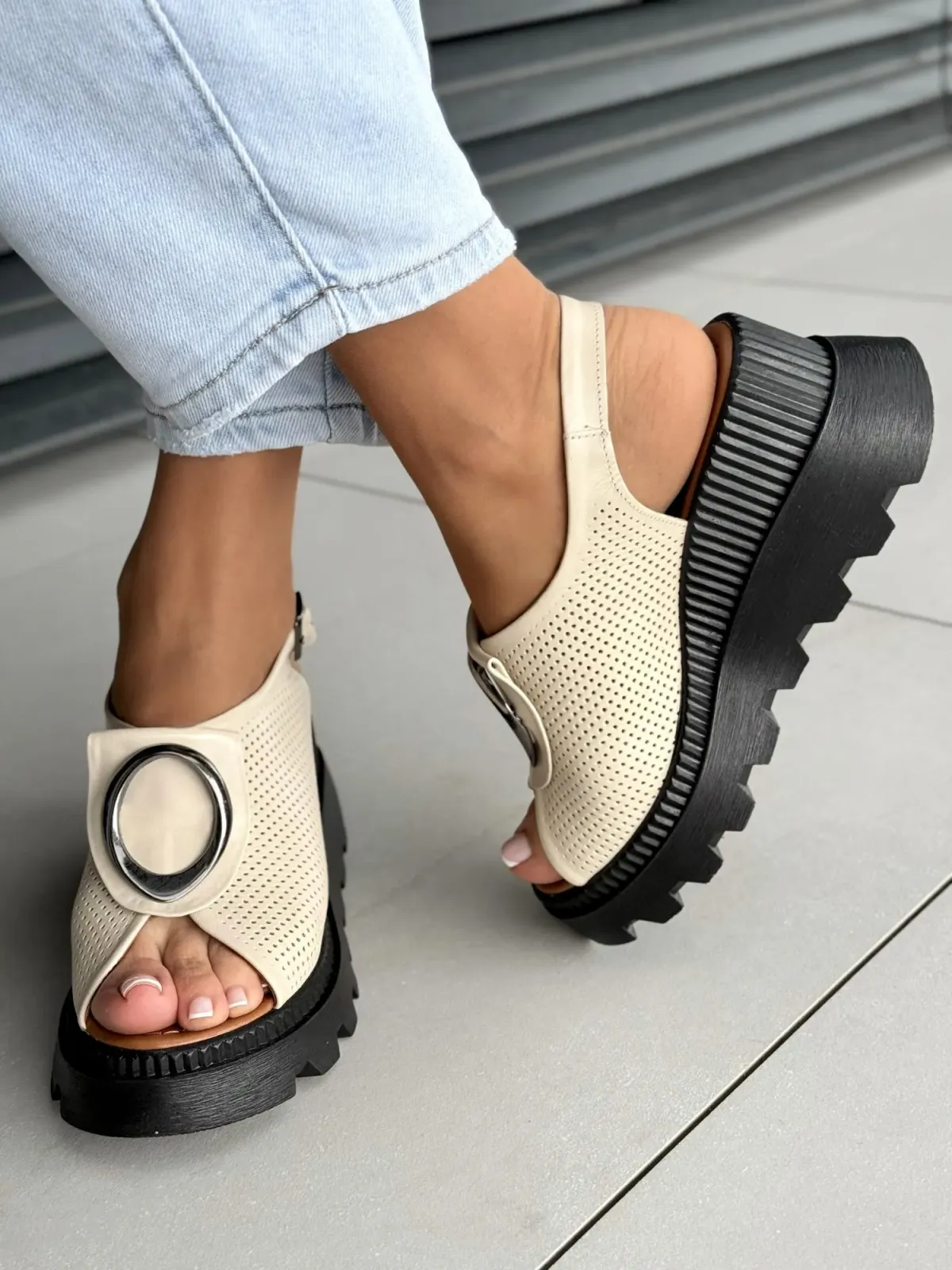 Sandałki damskie ze skóry naturalnej