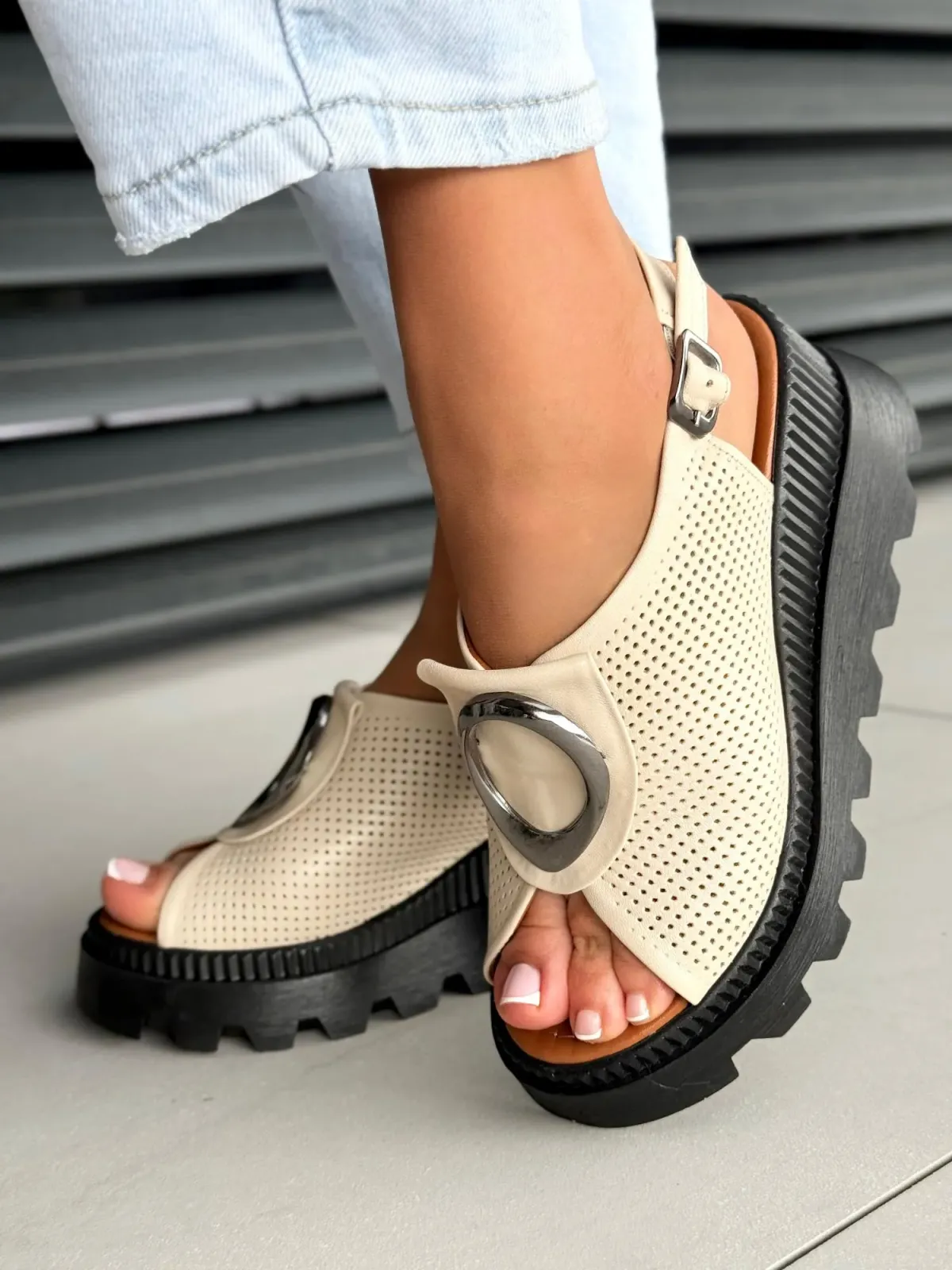 Sandałki damskie ze skóry naturalnej