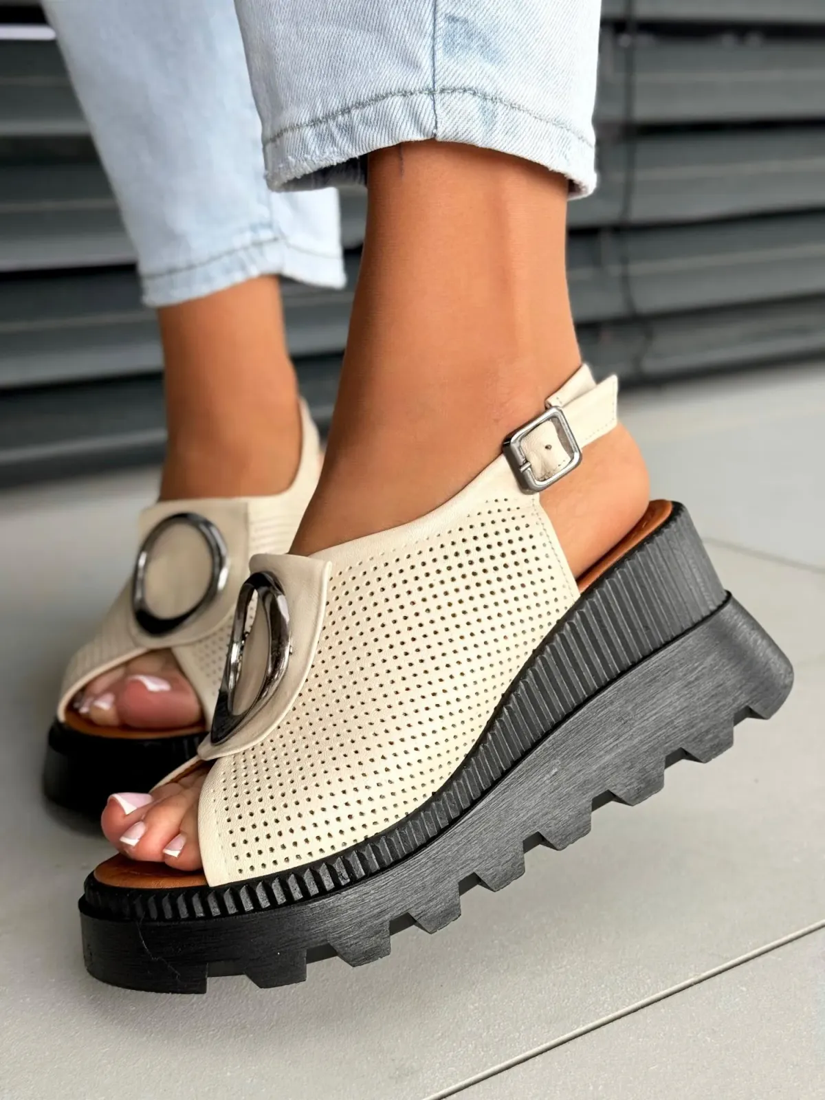 Sandałki damskie ze skóry naturalnej