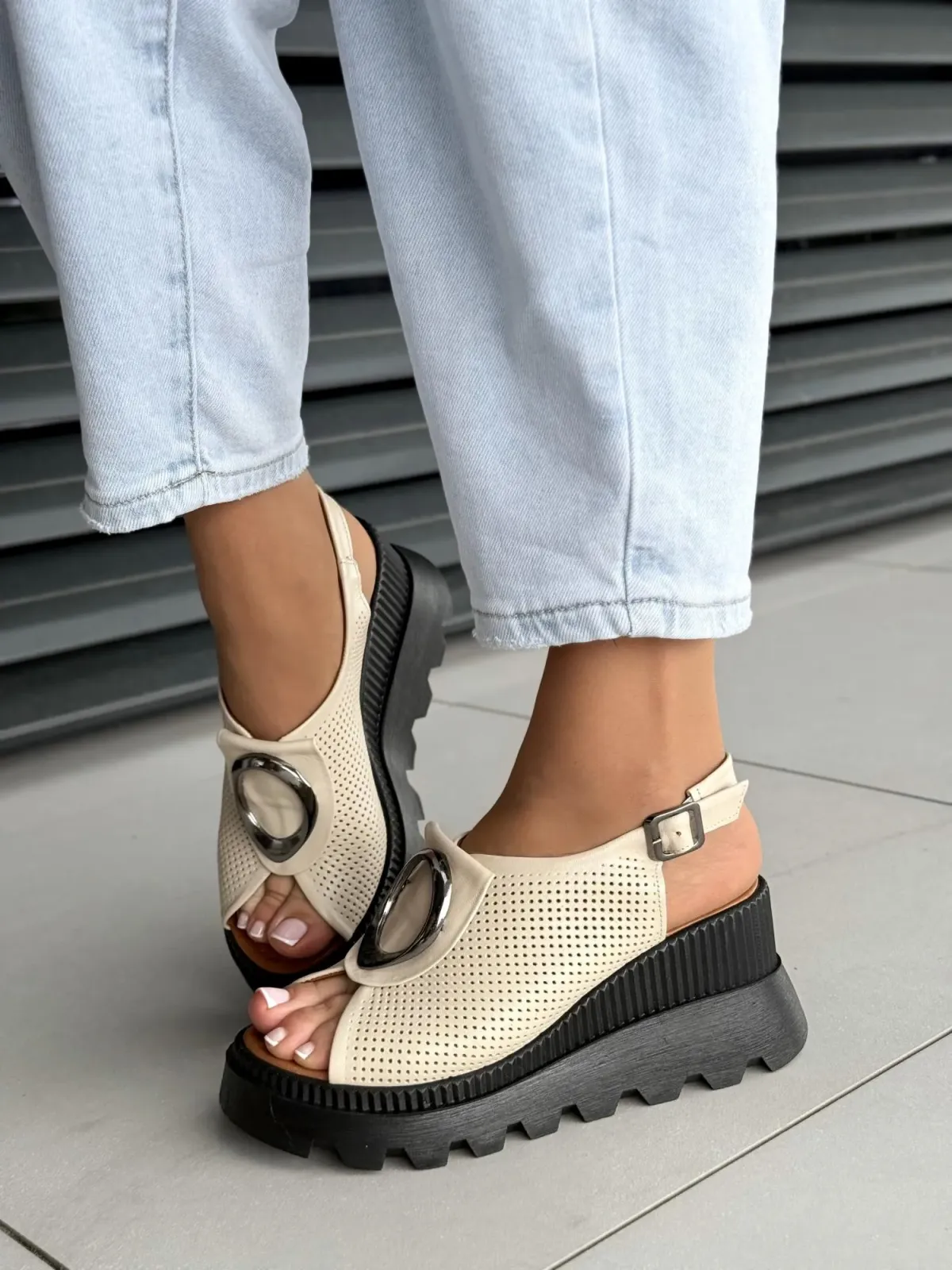 Sandałki damskie ze skóry naturalnej