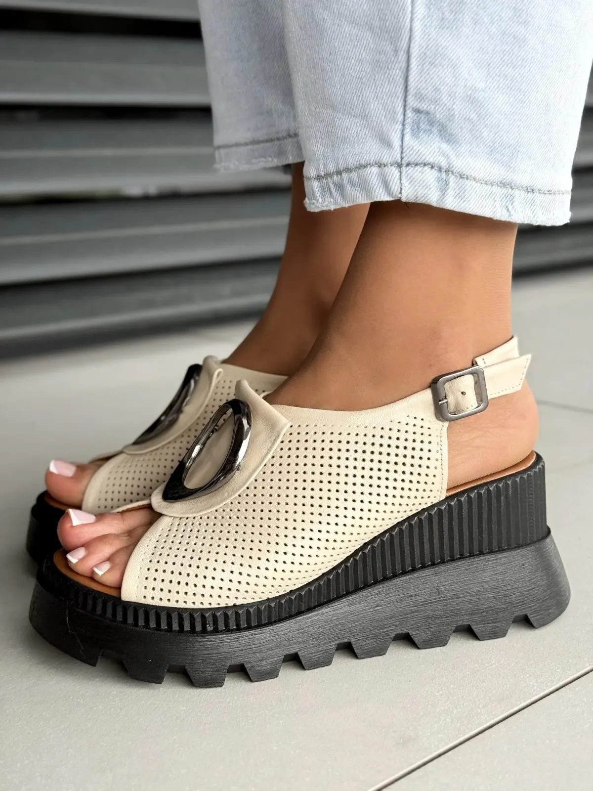 Sandałki damskie ze skóry naturalnej