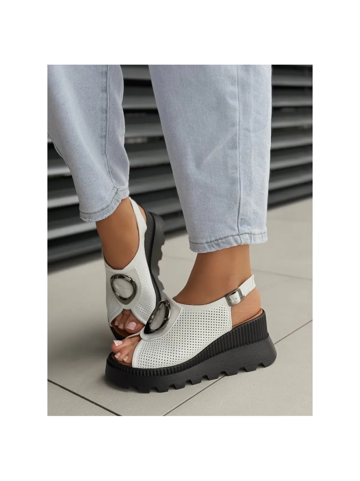 Sandałki damskie ze skóry naturalnej