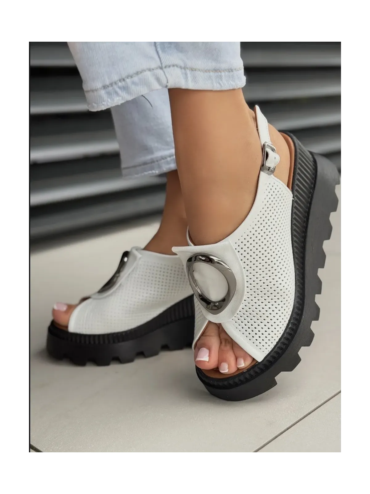 Sandałki damskie ze skóry naturalnej