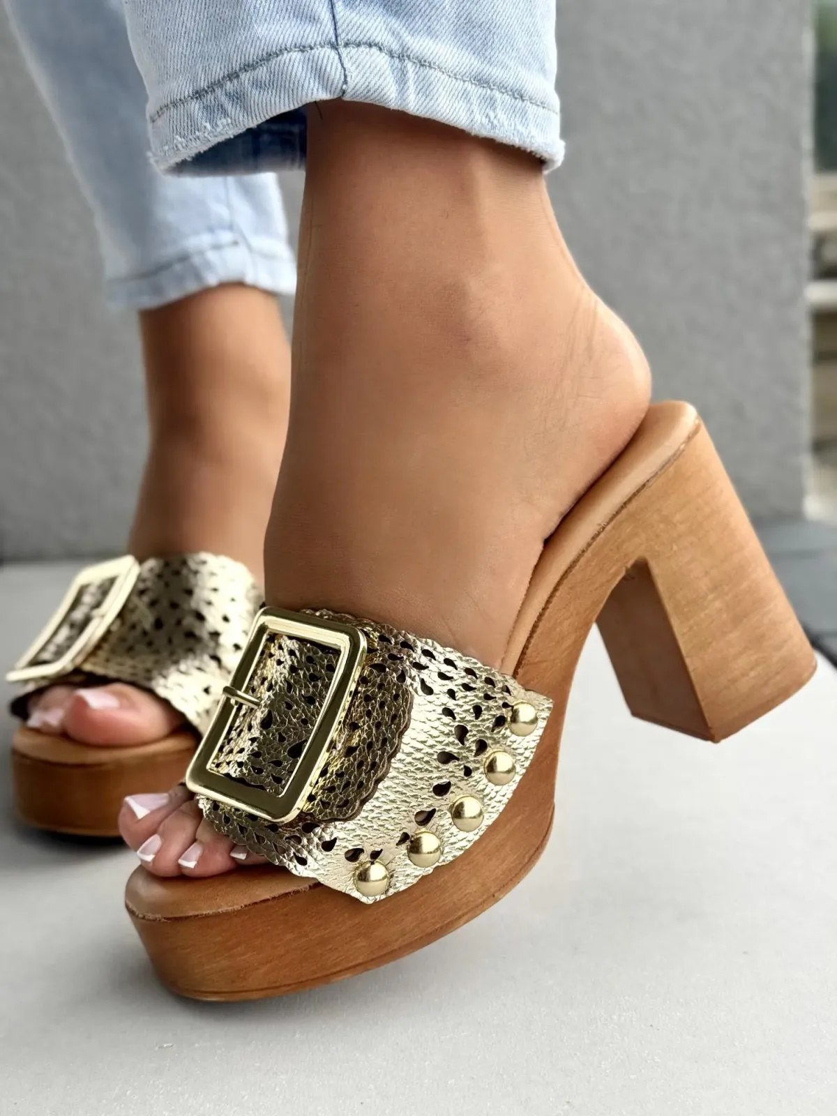 Klapki damskie ze skóry naturalnej