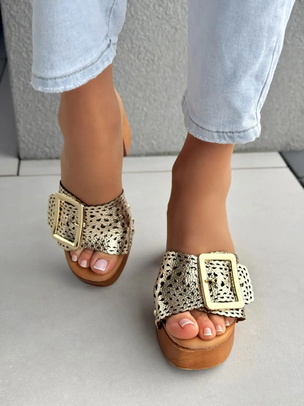 Klapki damskie ze skóry naturalnej