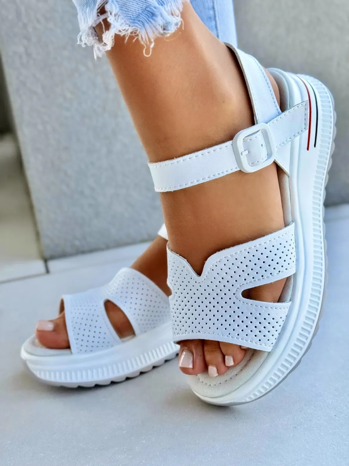 Sandałki damskie ze skóry naturalnej