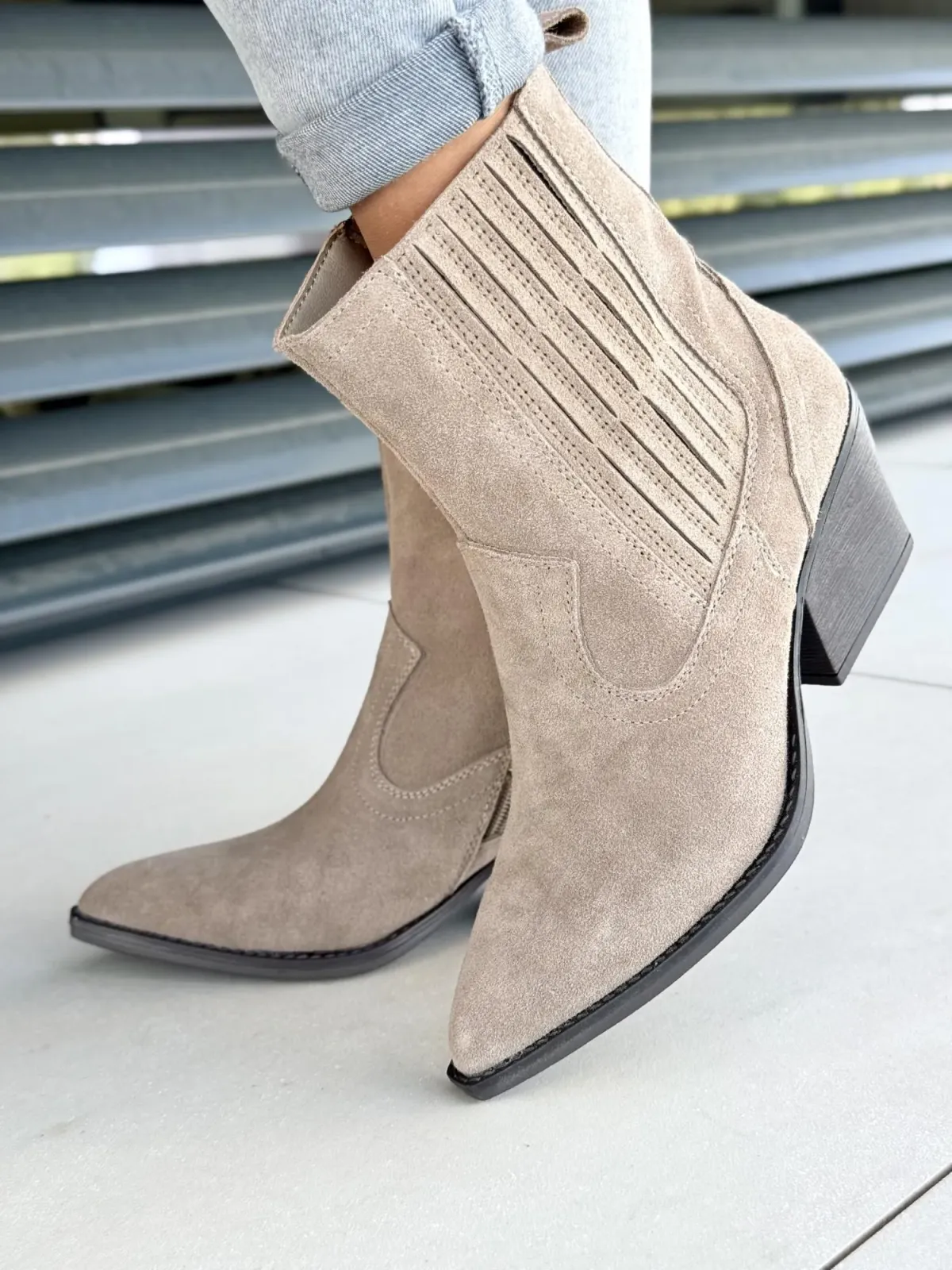 Kowbojki damskie ze skóry naturalnej