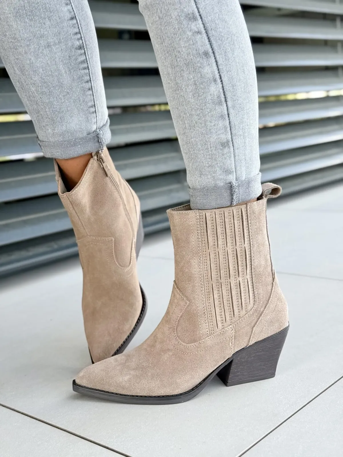 Kowbojki damskie ze skóry naturalnej