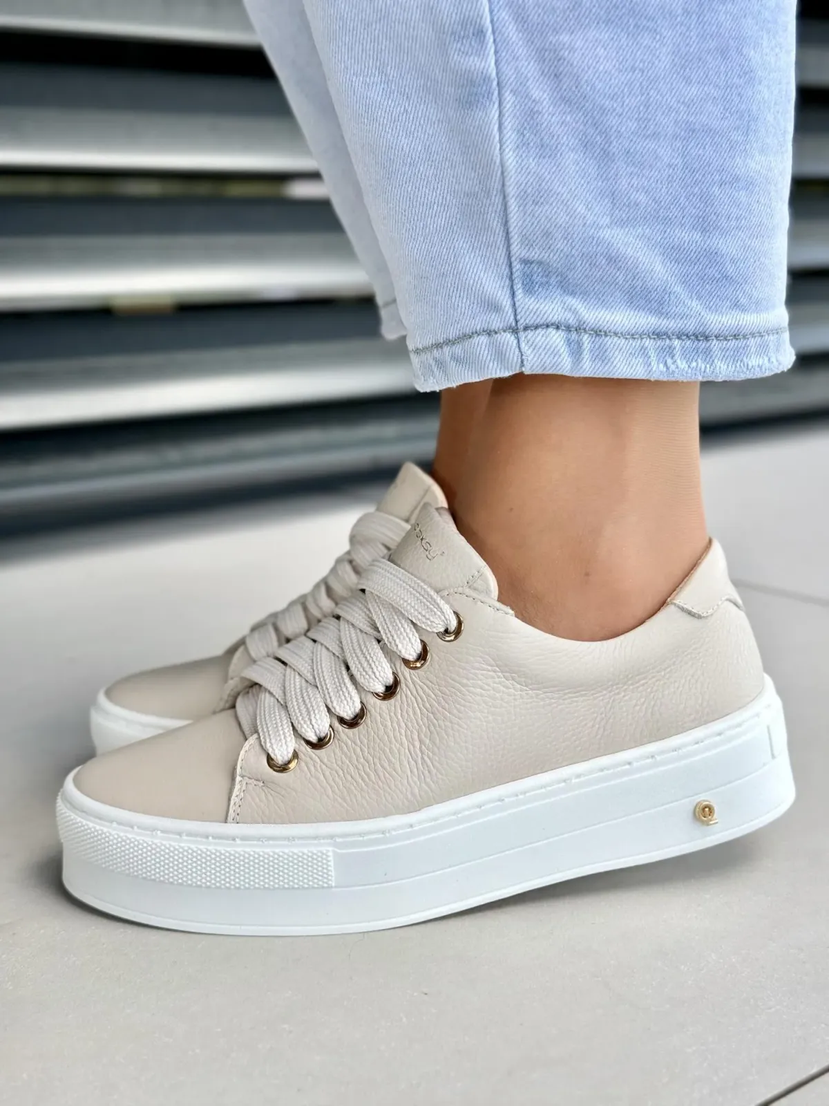 Beżowe sneakersy damskie ze skóry naturalnej casual OLEKSY