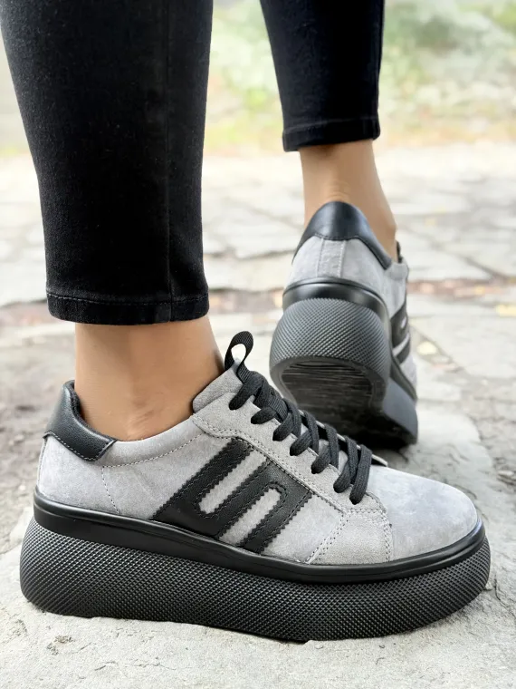 Sneakersy z Naturalnej Skóry – Komfort i Styl na Każdy Dzień