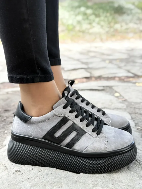 Sneakersy z Naturalnej Skóry – Komfort i Styl na Każdy Dzień