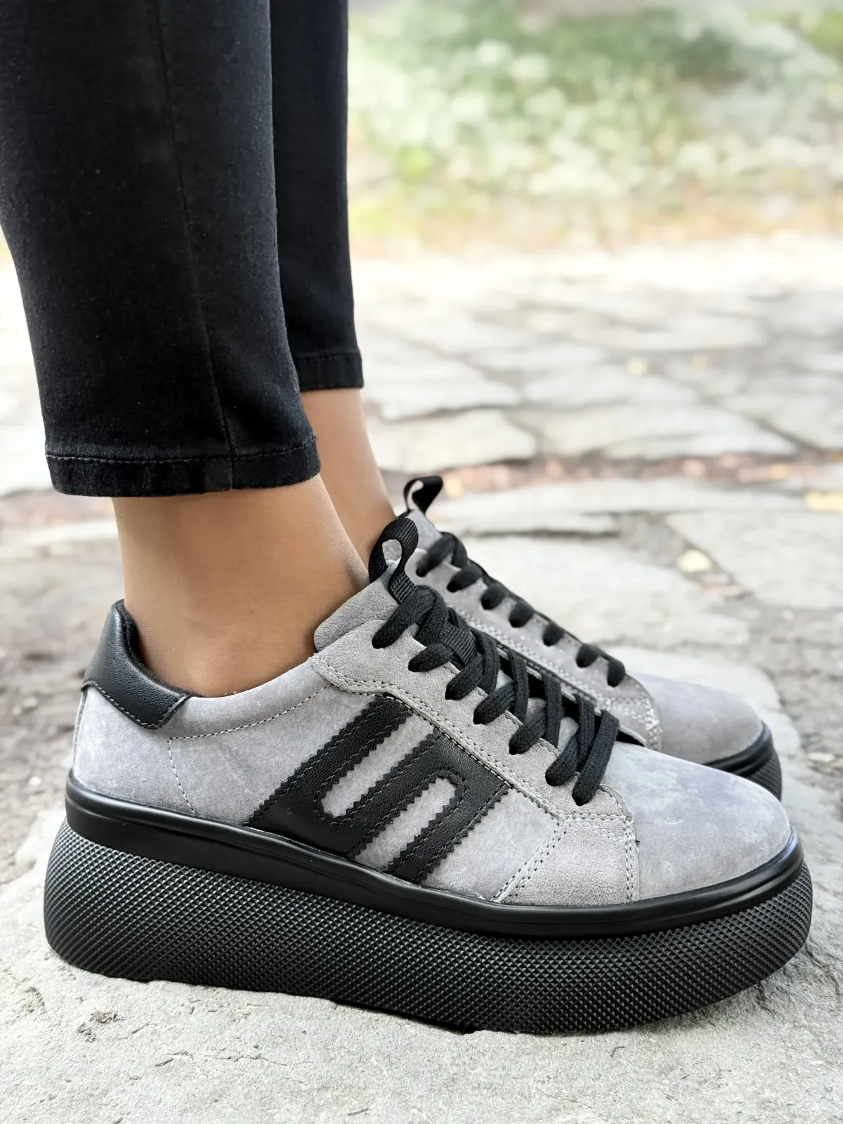 Sneakersy z Naturalnej Skóry – Komfort i Styl na Każdy Dzień