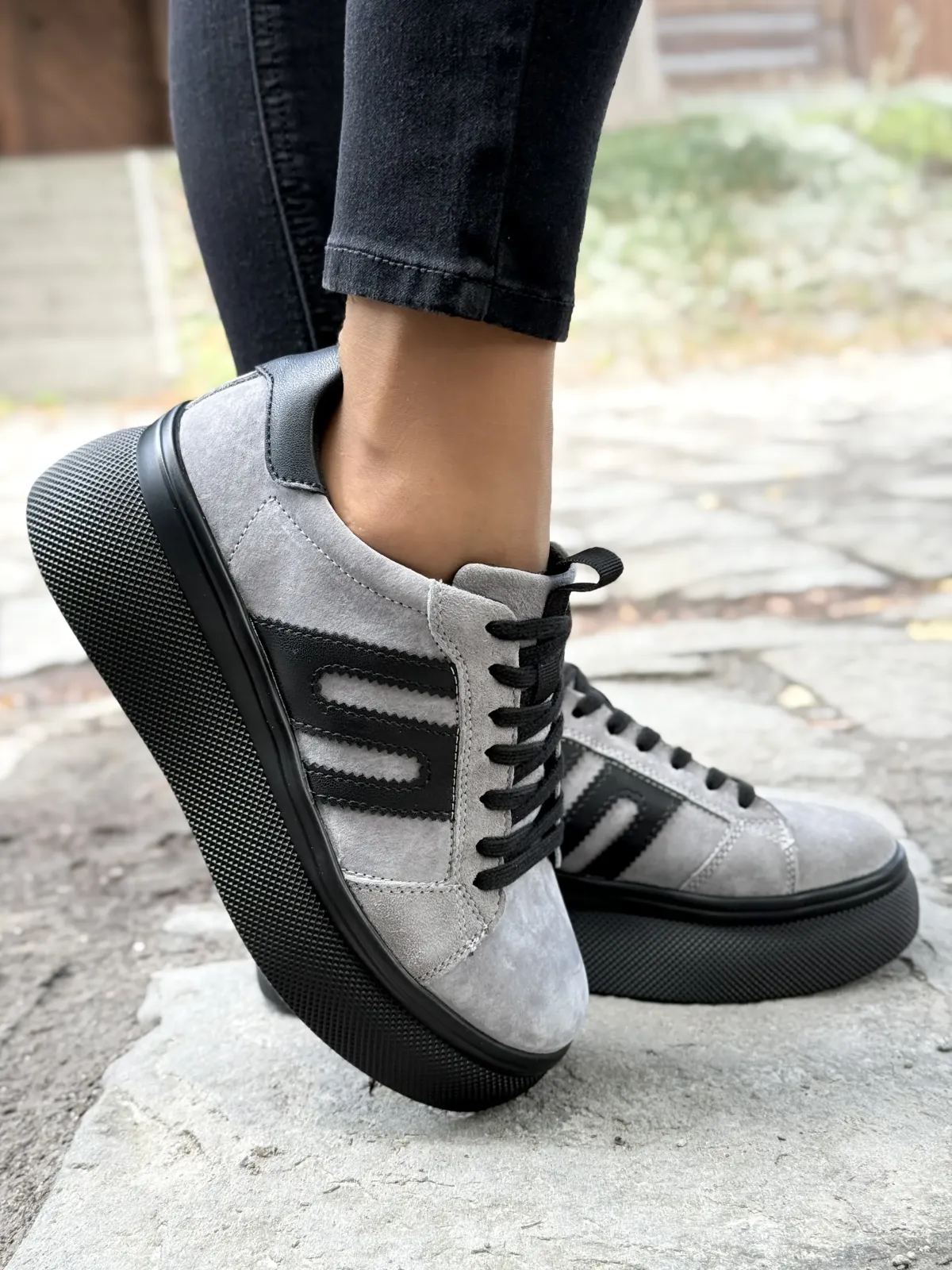 Sneakersy z Naturalnej Skóry – Komfort i Styl na Każdy Dzień