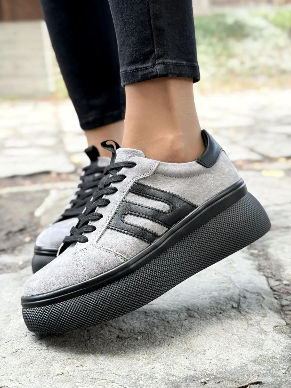 Sneakersy z Naturalnej Skóry – Komfort i Styl na Każdy Dzień