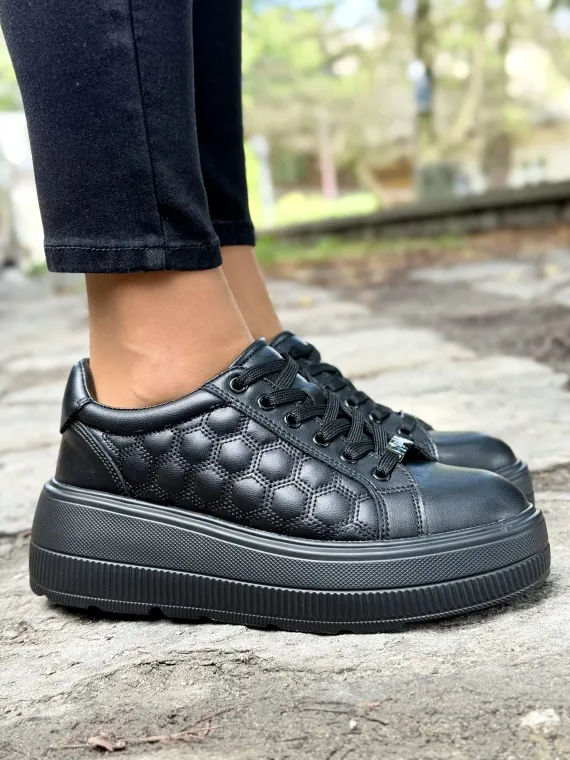 Sneakersy z Naturalnej Skóry – Komfort i Styl na Każdy Dzień