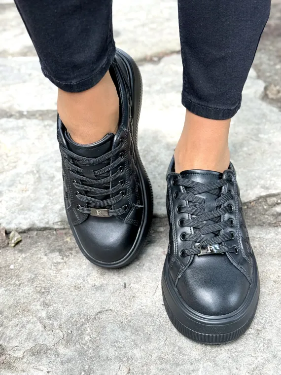 Sneakersy z Naturalnej Skóry – Komfort i Styl na Każdy Dzień