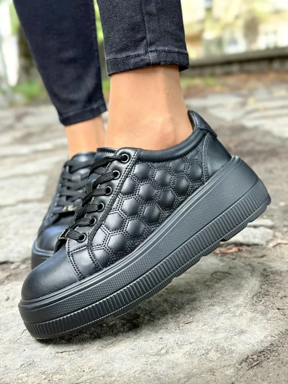 Sneakersy z Naturalnej Skóry – Komfort i Styl na Każdy Dzień