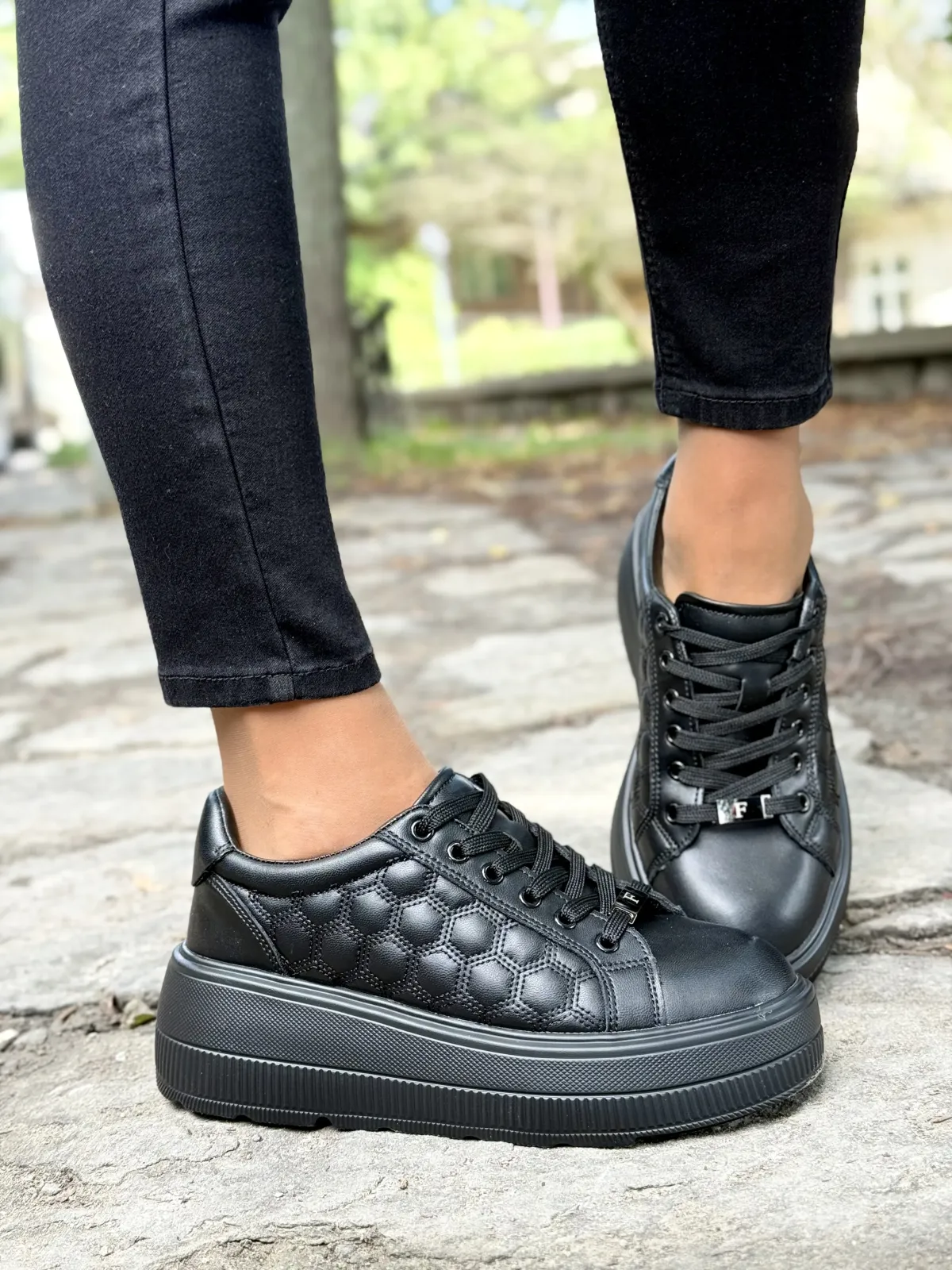 Sneakersy z Naturalnej Skóry – Komfort i Styl na Każdy Dzień