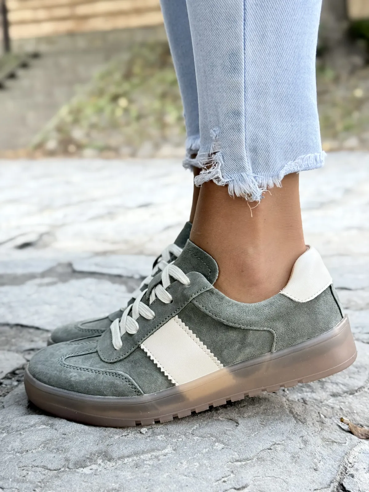 Sneakersy z Naturalnej Skóry – Styl i Wygoda na Każdy Dzień