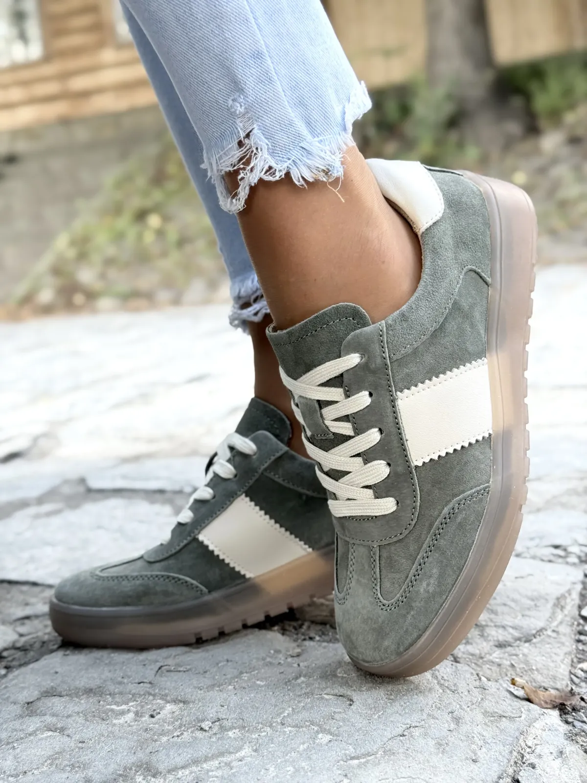 Sneakersy z Naturalnej Skóry – Styl i Wygoda na Każdy Dzień