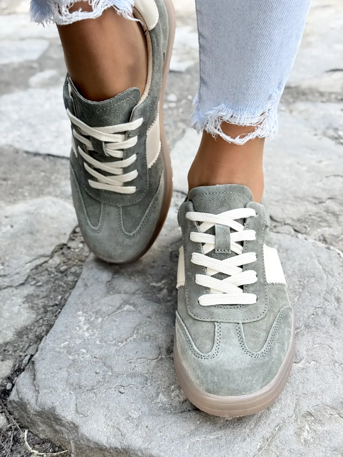 Sneakersy z Naturalnej Skóry – Styl i Wygoda na Każdy Dzień