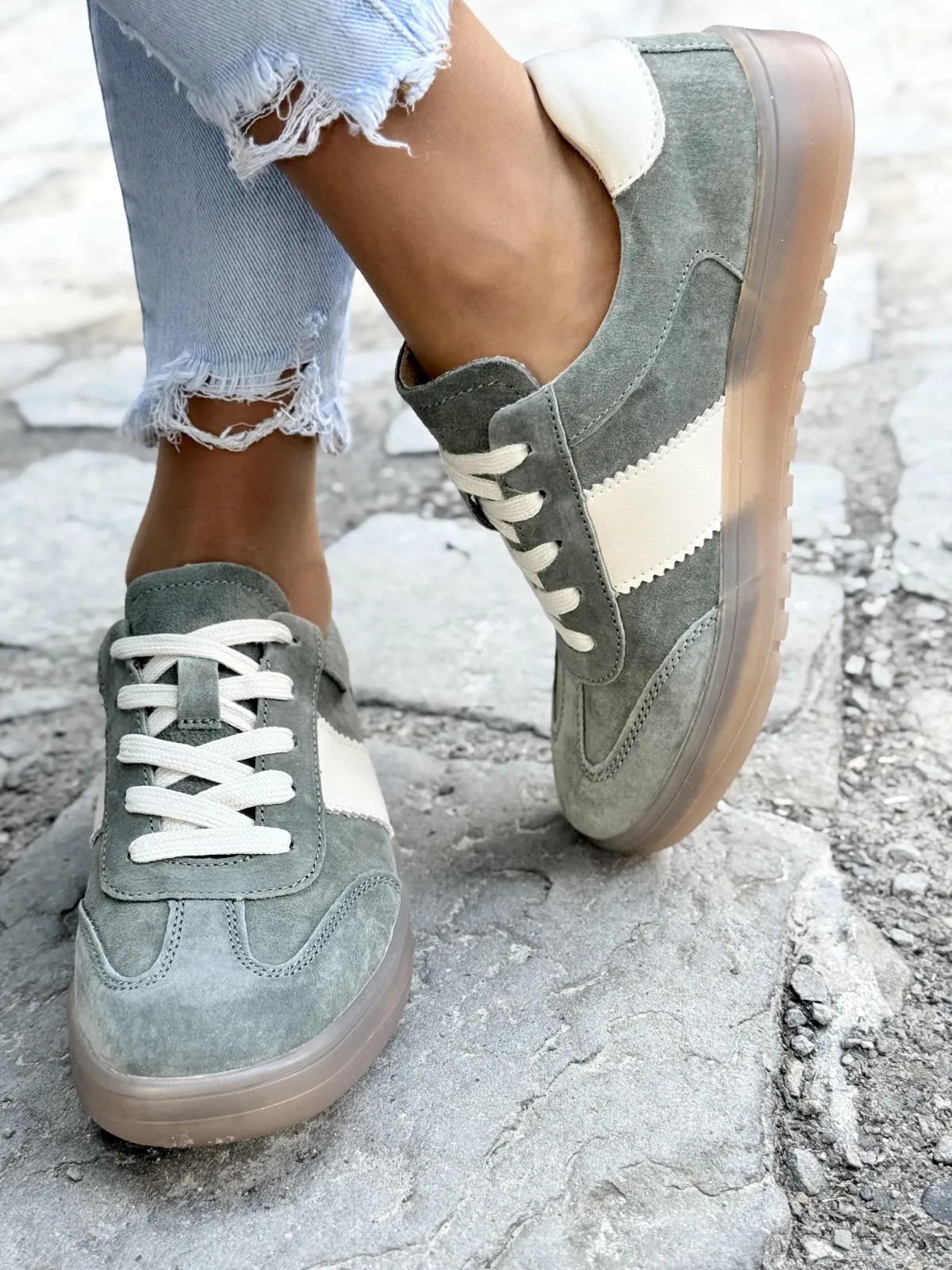 Sneakersy z Naturalnej Skóry – Styl i Wygoda na Każdy Dzień