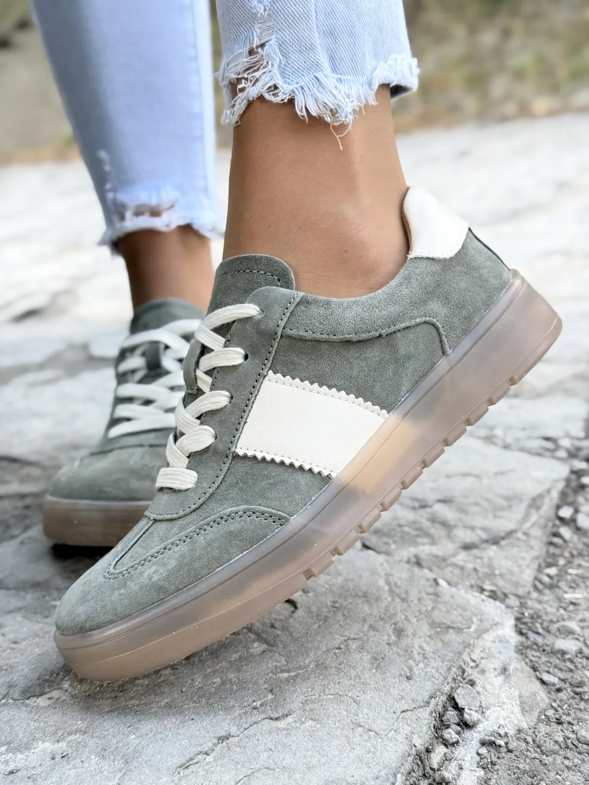 Sneakersy z Naturalnej Skóry – Styl i Wygoda na Każdy Dzień