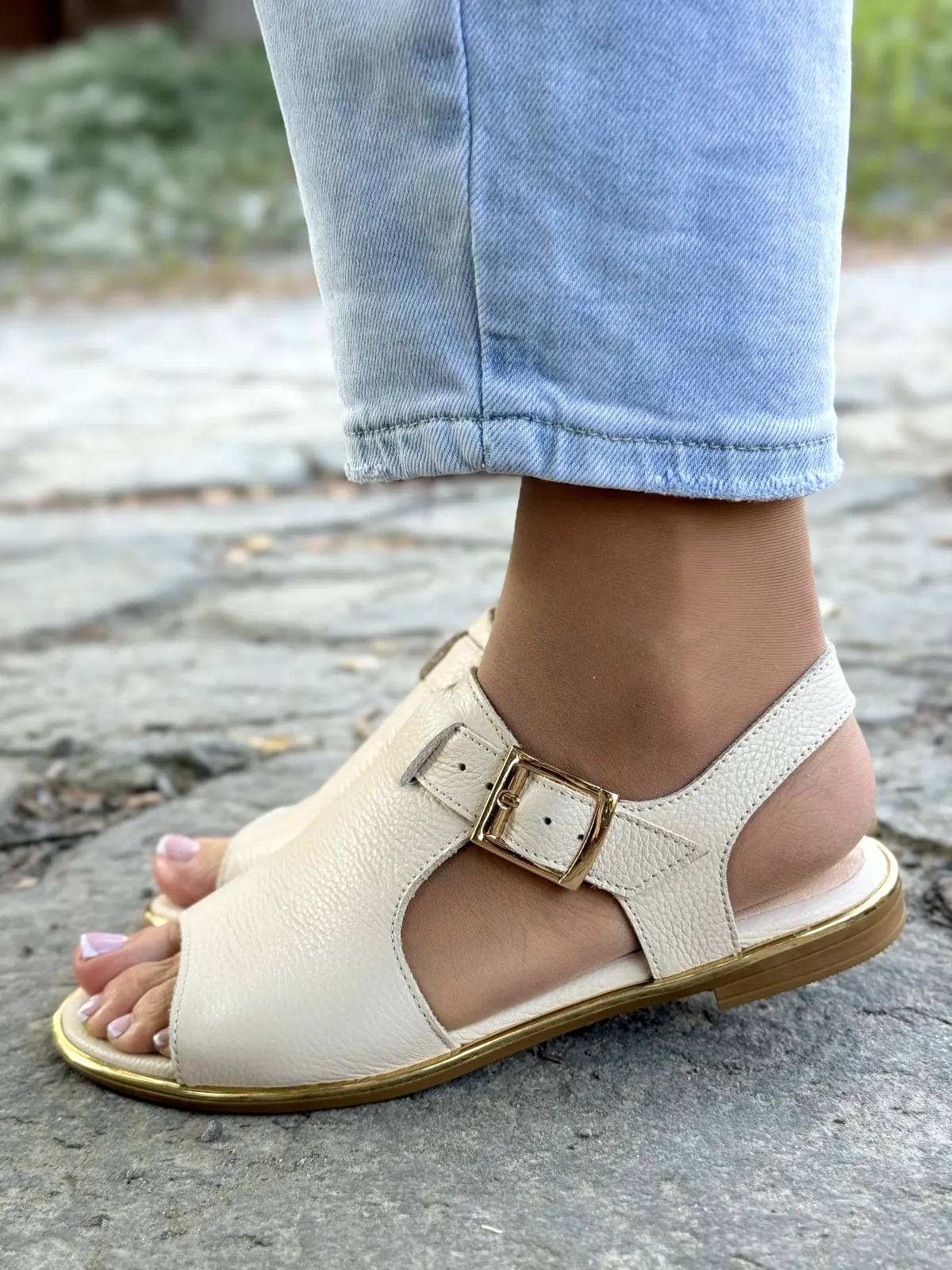 Bezowe-sandaly-OLEKSY--damskie-ze-skory-naturalnej-Polskiej-produkcji