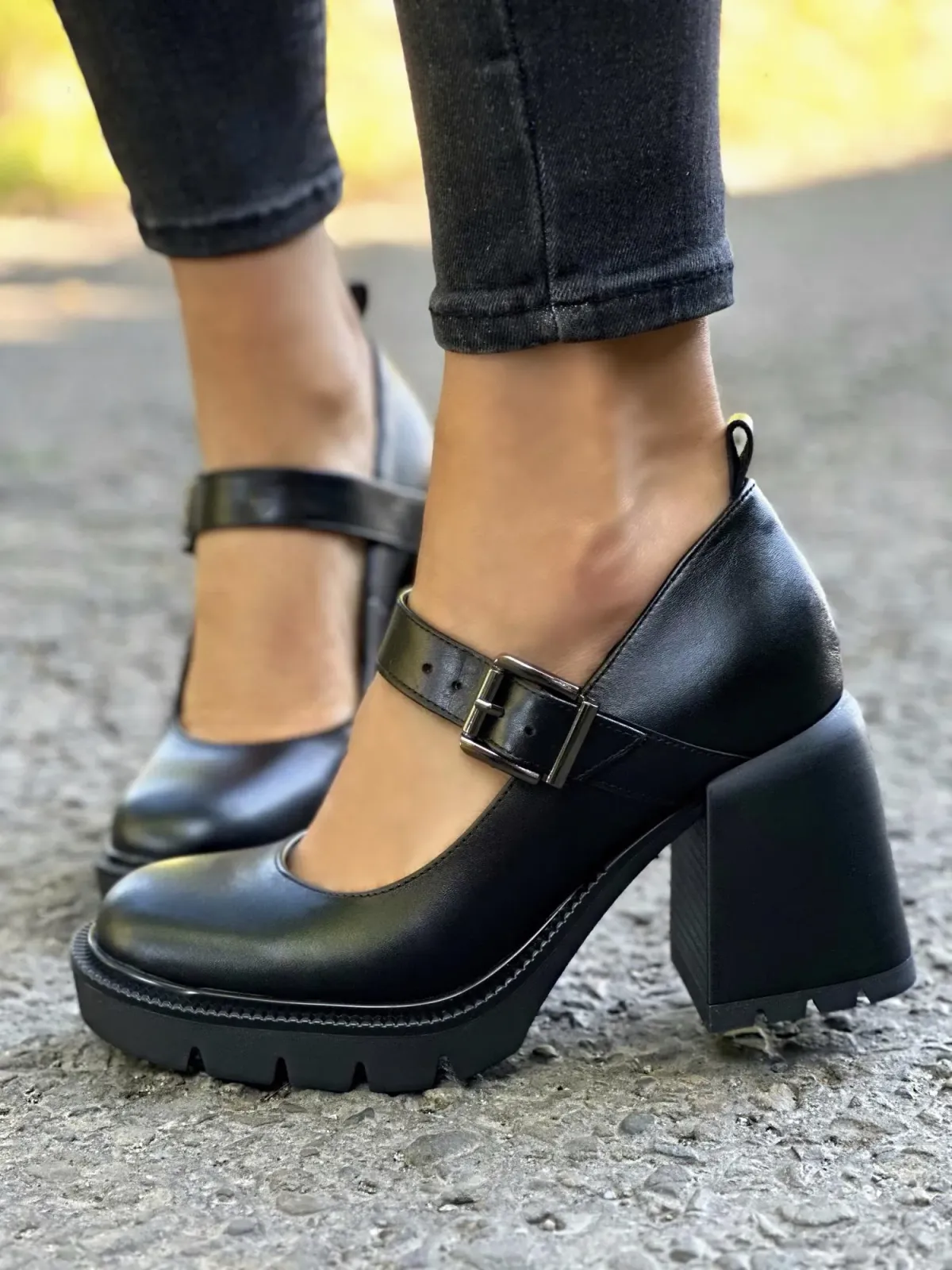 Czarne półbuty damskie skórzane