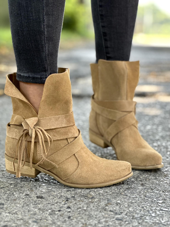 Beżowe botki damskie skórzane