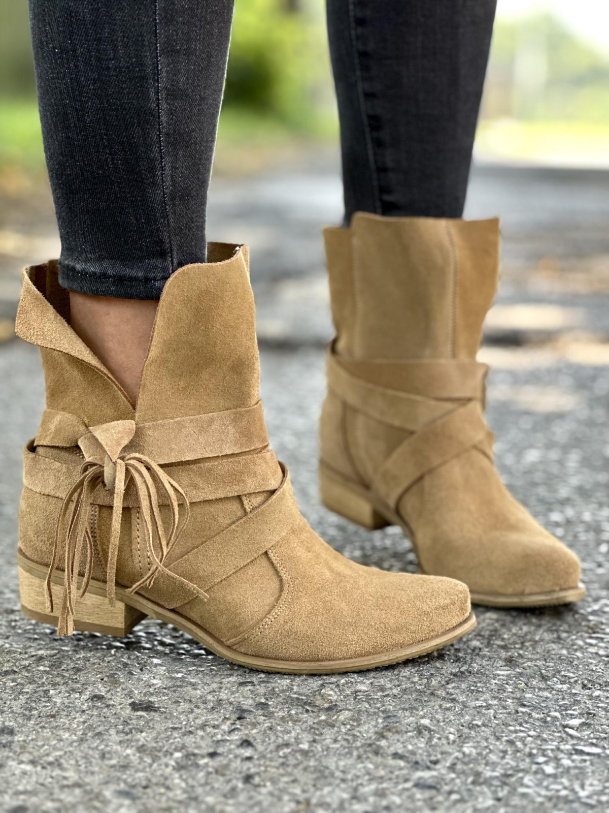 Beżowe botki damskie skórzane