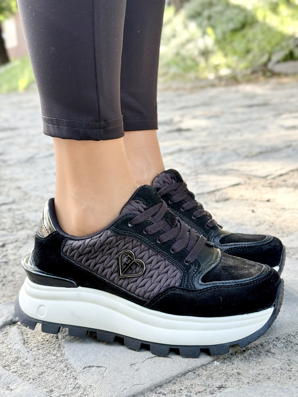 Naturalna Skóra, Naturalna Wygoda – Odkryj Nasze Sneakersy