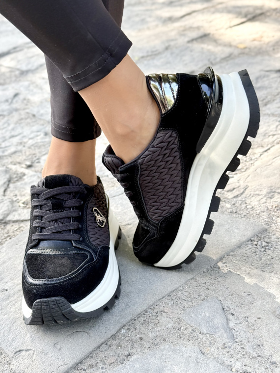 Naturalna Skóra, Naturalna Wygoda – Odkryj Nasze Sneakersy