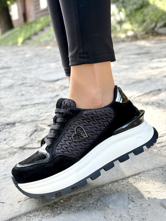 Naturalna Skóra, Naturalna Wygoda – Odkryj Nasze Sneakersy