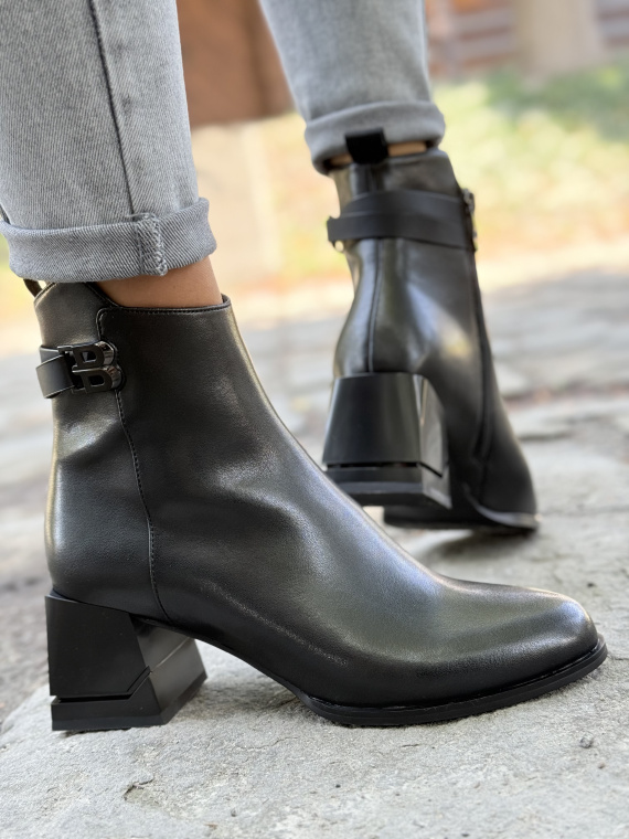 Botki z Naturalnej Skóry – Styl Bez Kompromisów