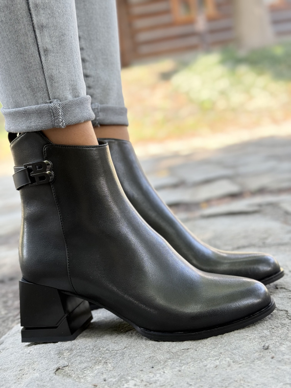 Botki z Naturalnej Skóry – Styl Bez Kompromisów