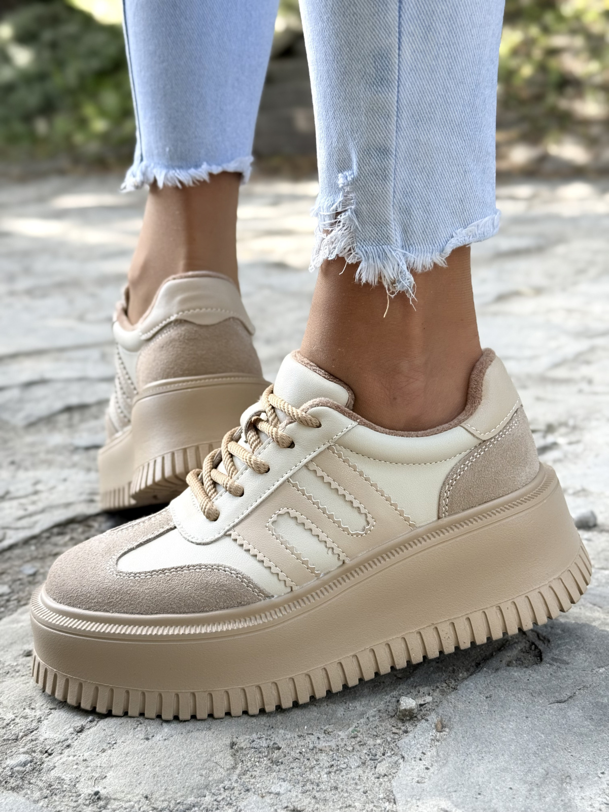 Sneakersy ze Skóry Naturalnej – Komfort i Styl na Co Dzień