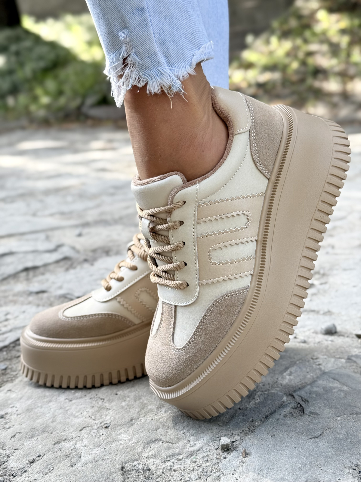 Sneakersy ze Skóry Naturalnej – Komfort i Styl na Co Dzień