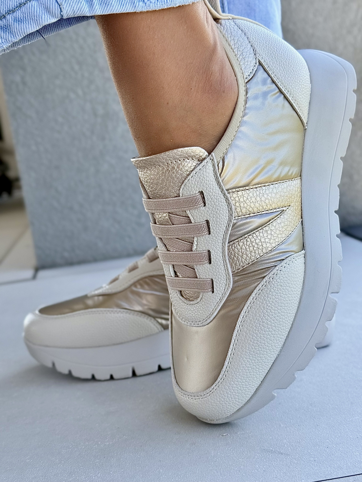 Złote Sneakersy, Złoty Standard