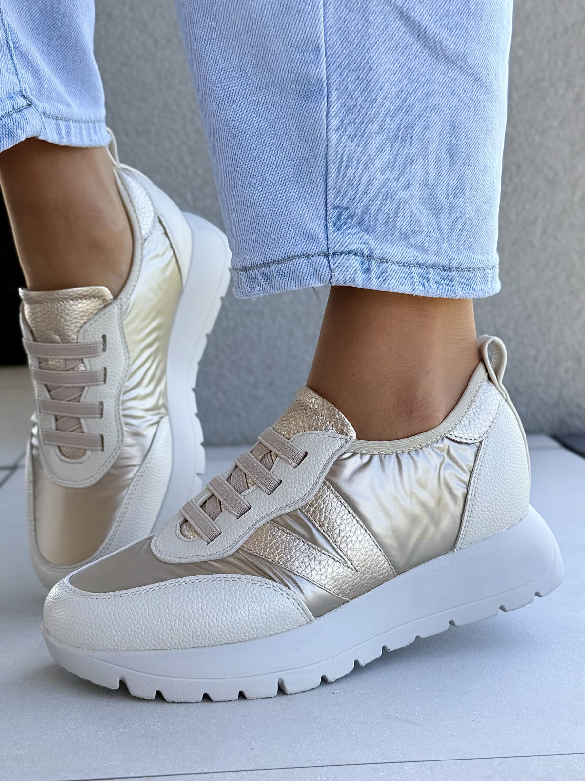 Złote Sneakersy, Złoty Standard