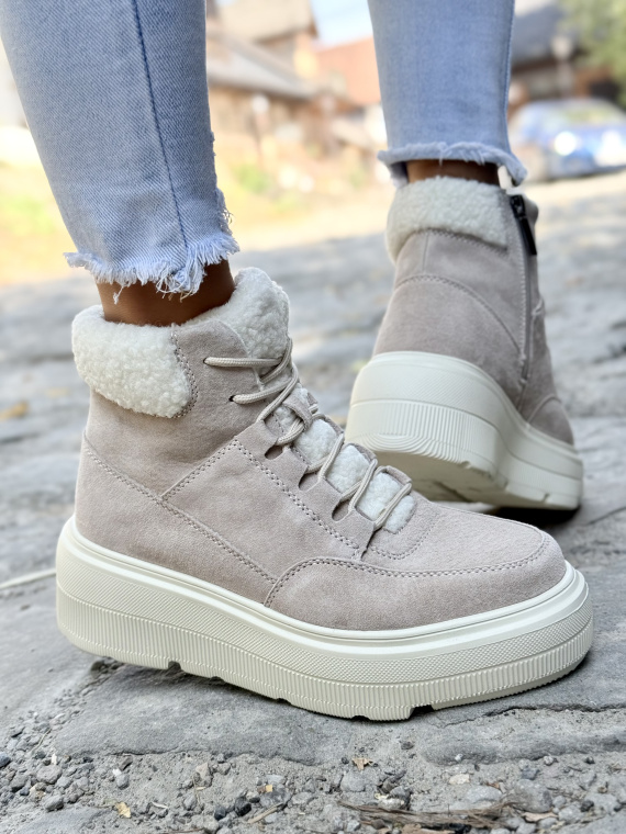 Śniegowce z Naturalnej Skóry – Ciepło i Styl na Zimę