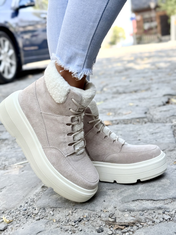 Śniegowce z Naturalnej Skóry – Ciepło i Styl na Zimę