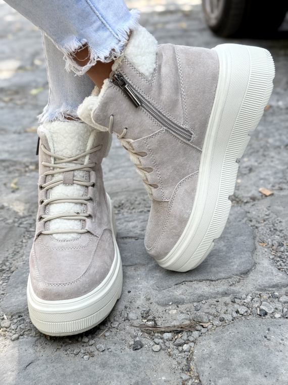 Śniegowce z Naturalnej Skóry – Ciepło i Styl na Zimę