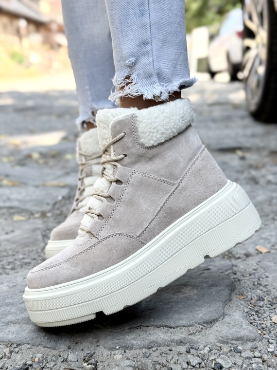 Śniegowce z Naturalnej Skóry – Ciepło i Styl na Zimę