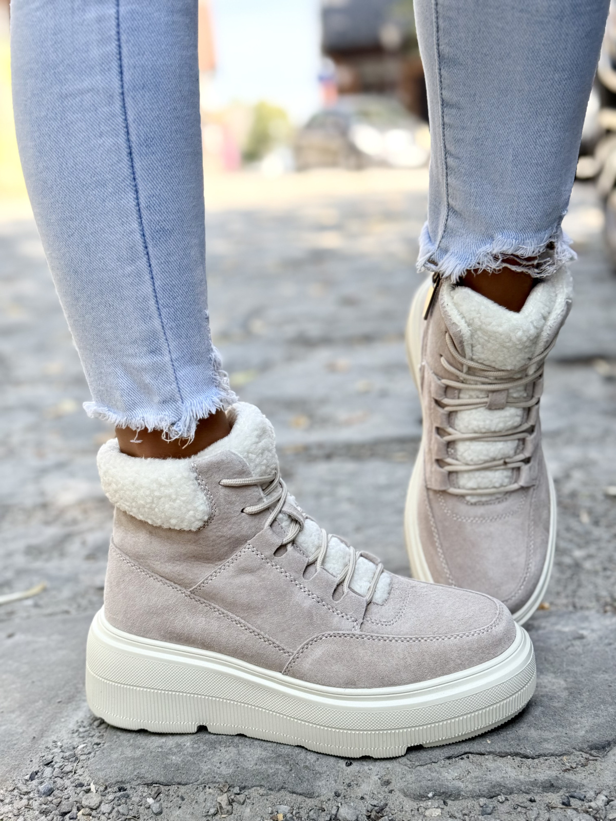 Śniegowce z Naturalnej Skóry – Ciepło i Styl na Zimę