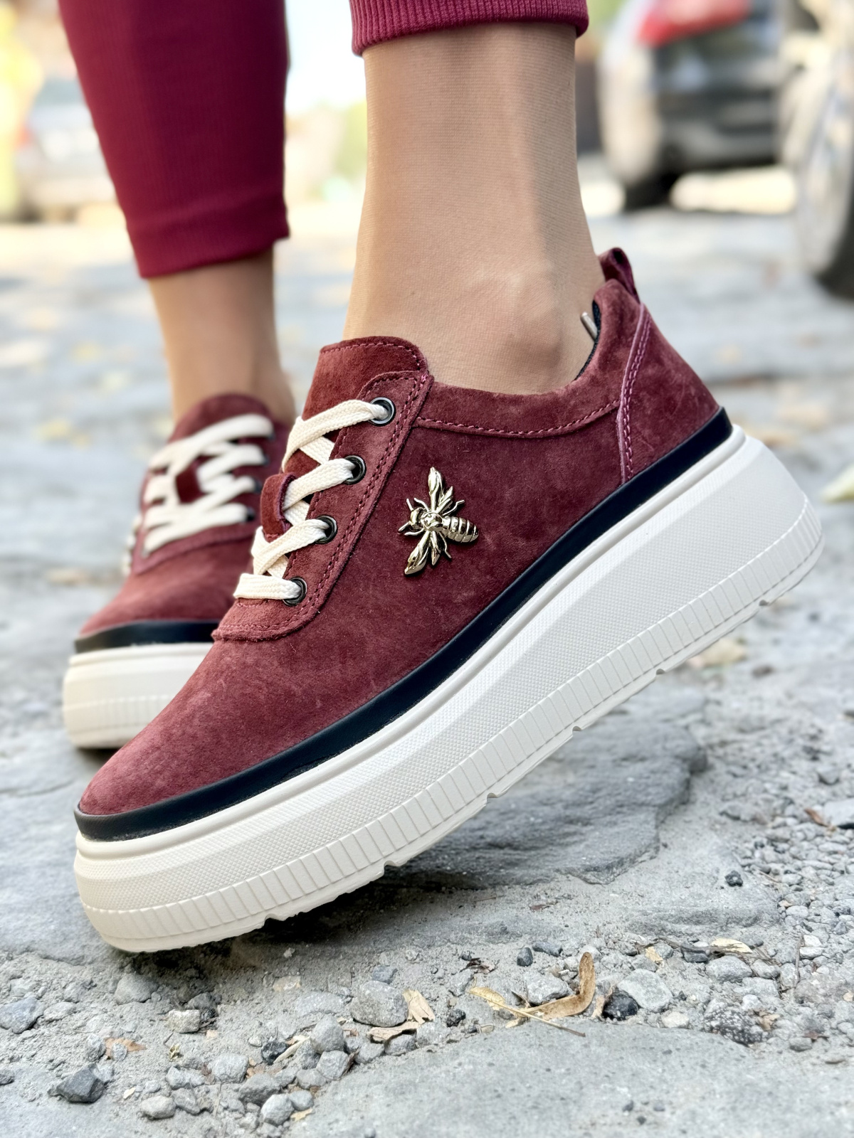 Sneakersy ze skóry naturalnej – elegancja w sportowym wydaniu