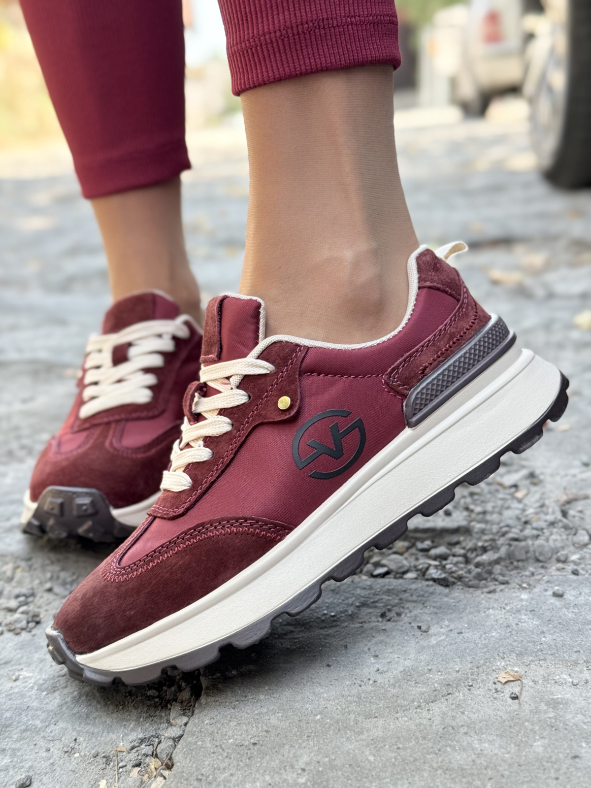 Damskie sneakersy ze skóry naturalnej – komfort i styl na każdy dzień