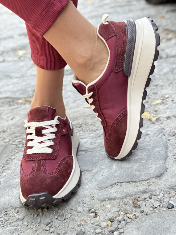 Damskie sneakersy ze skóry naturalnej – komfort i styl na każdy dzień